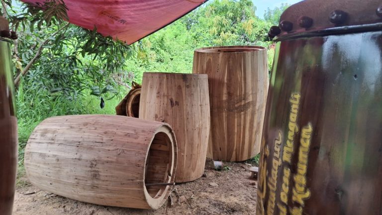 Mengapa Kayu Jati Menjadi Pilihan Utama untuk Membuat Bedug Masjid
